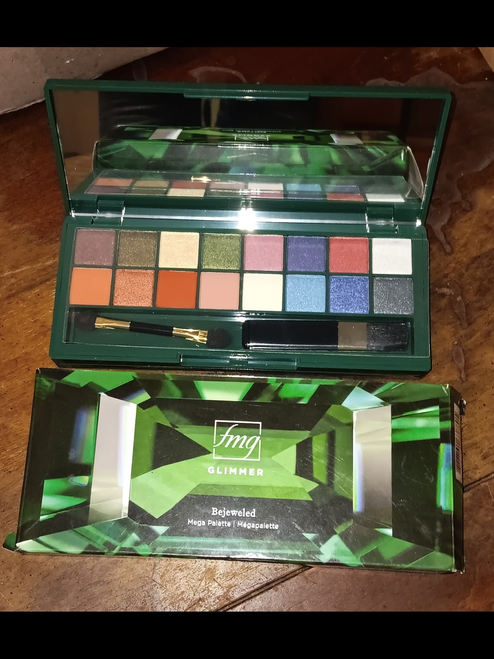 FMG Glimmer Eyeshadow Palette - Avon
